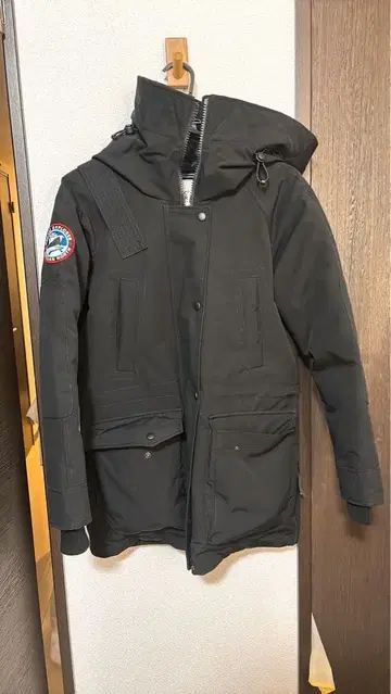 아크틱 익스플로러 블랙 다운 자켓