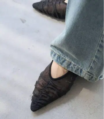 [ 새상품급 ] LE TALON 시어 개더 슬링백