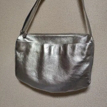 스와로 바닥 숄더백 ear PAPILLONNER