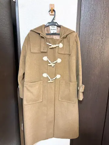 Fano Studios 베이지 더플 코트 후드 부착