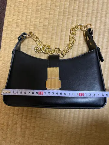 블랙 합성 피혁 숄더백