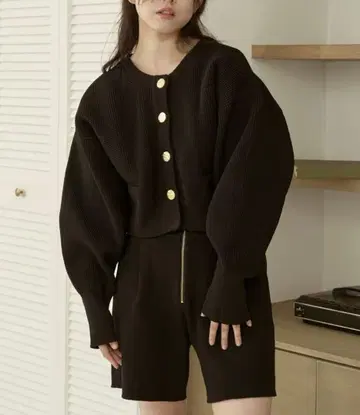 moi tytto 뉴앙스 버튼 노카라 니트 가디건