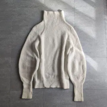 IENA 이에나 모헤어 하이넥 볼륨 소매 썸홀 니트