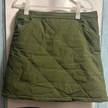 먼싱웨어 HEAT NAVI 퀼트 스커트 올리브 그린