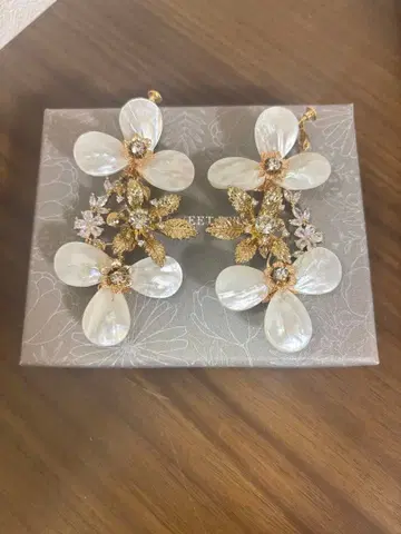 sweet ribbon 브라이덜 귀찌 천연 쉘 x 스와로브스키 1회 사용