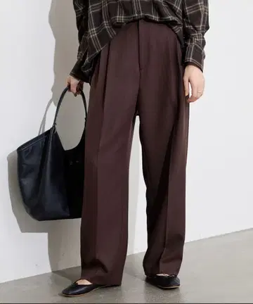 SLOBE IENA 파우더 트윌 이지 테이퍼드 팬츠