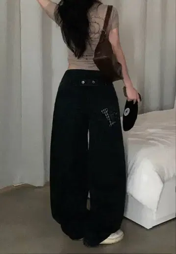 사이드 버클 스티치 포켓 와이드 팬츠 nugu 블랙 데님