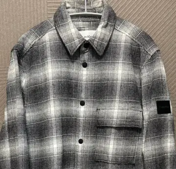 [캘빈클라인] 모노톤 계열 옴브레 체크 무늬 셔츠