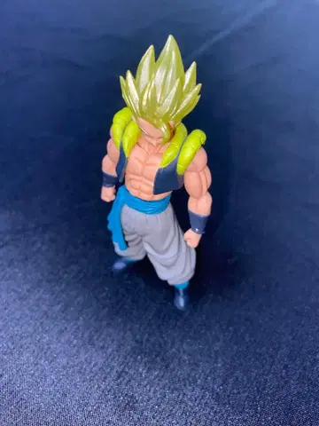 슈퍼 사이어인 오지터 피규어
