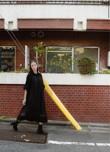 PINUE 피누에 스티치 헴 시어 원피스 Black