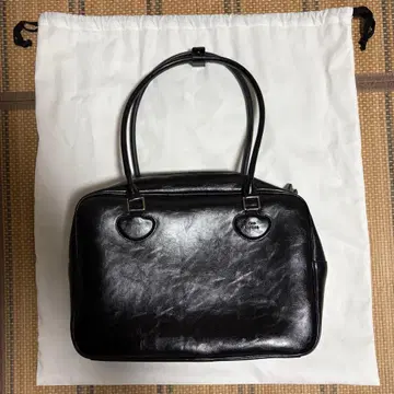 FINDKAPOOR 백 A4 들어갑니다