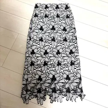 [ 새상품급 ] tocco 꽃무늬 스커트