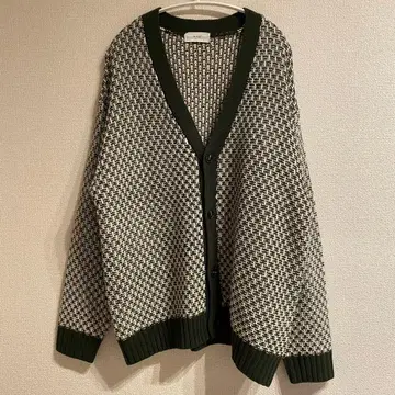 화이트 x 그린 V넥 가디건 L