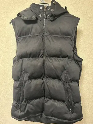 ikka 블랙 다운 베스트 후드 부착 (L 사이즈)