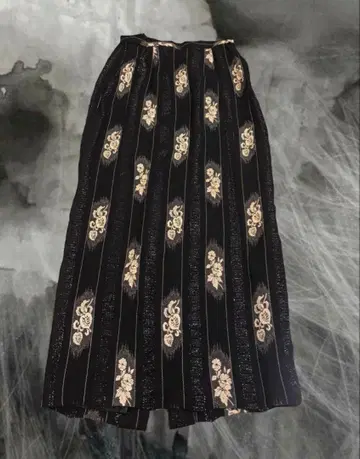 꽃무늬 플레어 롱 스커트 블랙