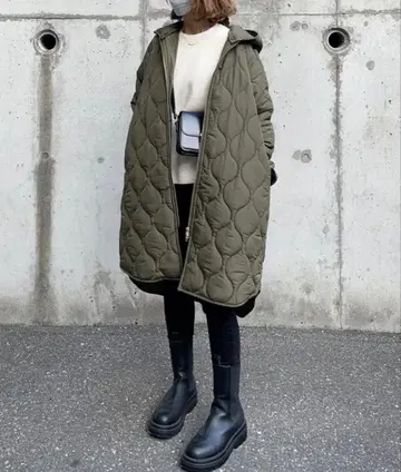 올리브색 미 실루엣 3way 퀼팅 후드 코트