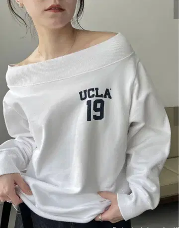 새상품 CAPRICIEUX LE'MAGE 보트넥 UCLA 맨투맨