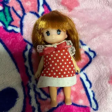 리카짱 인형 빨간색과 화이트 물방울 패턴 카나짱