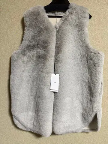 새상품 미사용 라이트 그레이 퍼 베스트