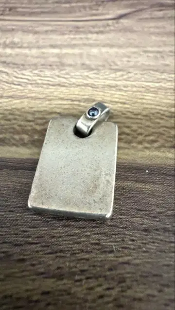 직사각형 금속제 펜던트