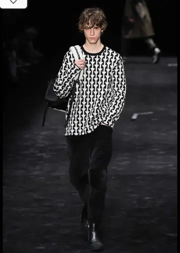 닐바렛 둥근넥 니트 익스클루시브 닐바렛 xs