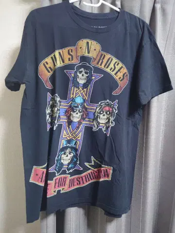 GUNS N' ROSES 유명인 착용