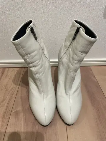 다이애나 화이트 가죽 부티 하이힐 도금 숏부츠 24cm
