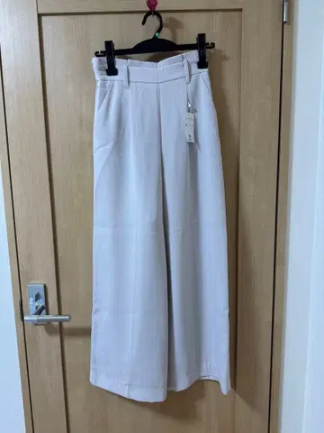 PROPORTION 라이트 베이지 와이드 팬츠 벨트 포함