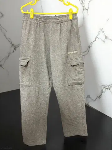 AND1 그레이 맨투맨 카고 포켓 부착