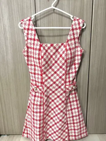 빨간색과 화이트 체크 무늬 슬리브리스 드레스 S 사이즈