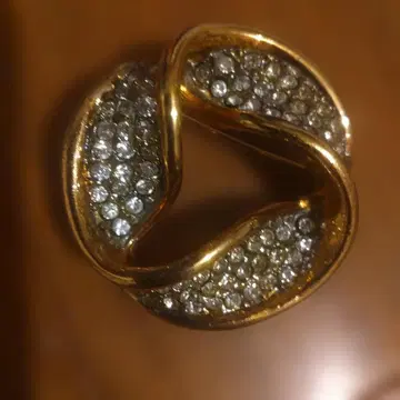 골드톤 크리스탈 스톤 브로치 다이아몬드풍