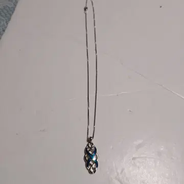 파란색 무한대 디자인 목걸이