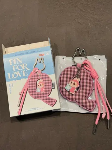 [러브브] PIN FOR LOVE 키링 [Q] 핑크 체크 무늬