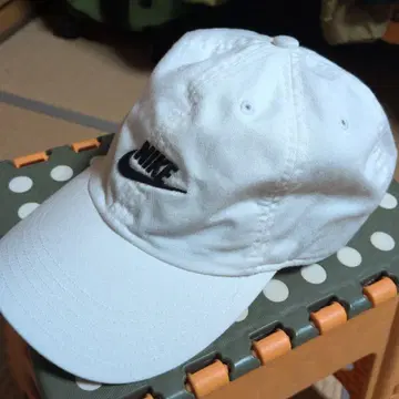 NIKE 화이트 야구 모자
