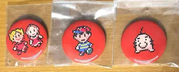 적당히 흩어진 MOTHER 캔 배지 3개 세트