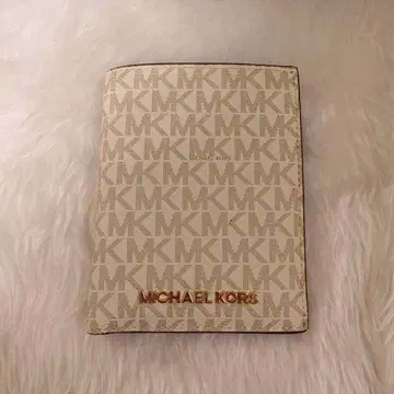 마이클코어스 여권 케이스