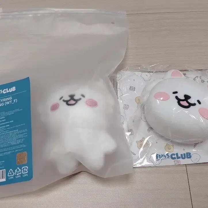 Le Sserafim Jharong Keyring, Pouch