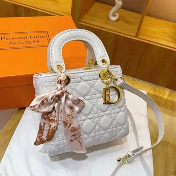 퀼팅 리본 포함 핸드백