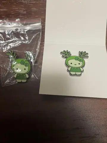 만박 일본관 모키티 시크릿 핀 배지 히지키 2개 세트