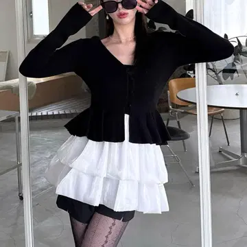 도킹 페플럼 니트 앙상블