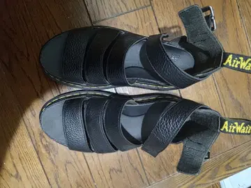 닥터 마틴 블랙 샌들 24.5cm 거의 미사용