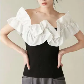 LILY BROWN 릴리 브라운 프릴 오프숄더 니트