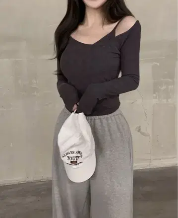 한국 스타일 다크 그레이 오프숄더 긴팔 상의