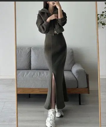 louere 속기모 맨투맨 후드티 숏 + 슬릿 머메이드 스커트 MT