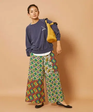 Freada 데미지 가공 맨투맨