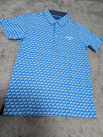 파랑과 화이트 로고 패턴 피케 셔츠