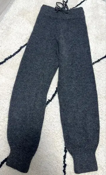 미라 오웬 그레이 니트 팬츠