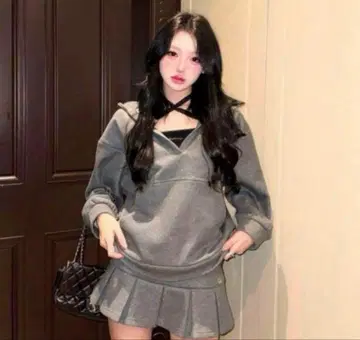 andwang Kirakira v neck hoodie