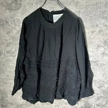 NIMES 니 블랙 블라우스 심플 꽃무늬 자수 모노톤 7부 기장