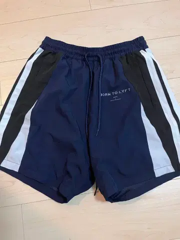 LYFT 스트라이프 네이비 숏팬츠 S